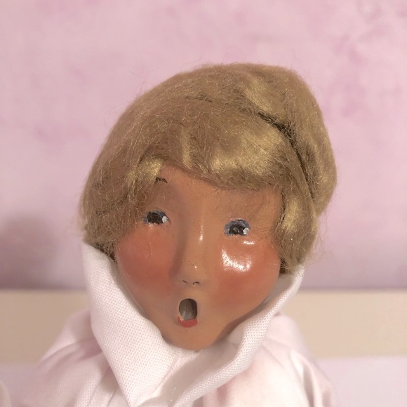 Byers’ Choice caroler - Picture 3 of 11